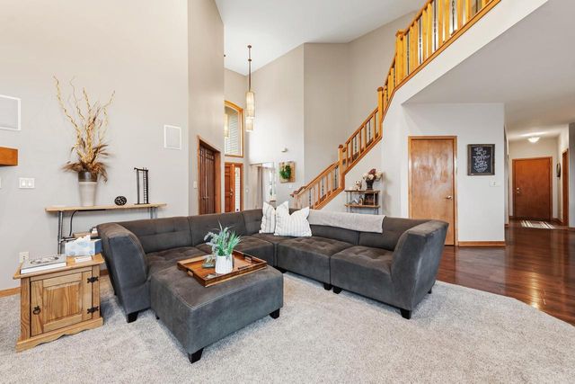 W360N7572 Thomas DRIVE, Oconomowoc, WI 53066