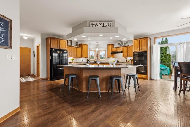 W360N7572 Thomas DRIVE, Oconomowoc, WI 53066