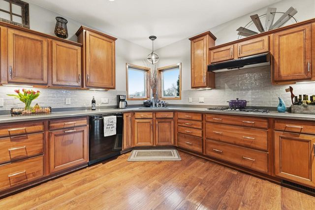 W360N7572 Thomas DRIVE, Oconomowoc, WI 53066