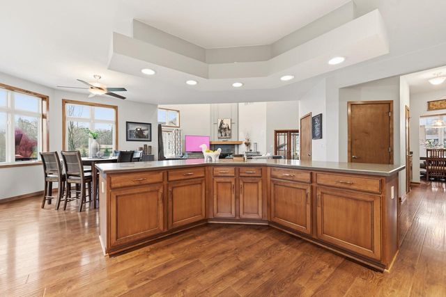 W360N7572 Thomas DRIVE, Oconomowoc, WI 53066