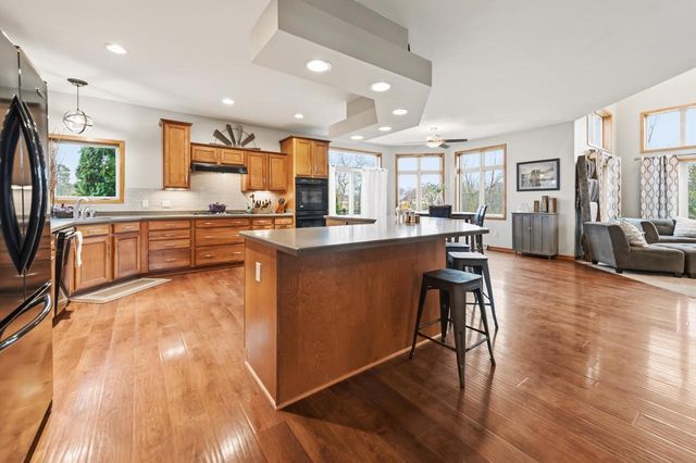 W360N7572 Thomas DRIVE, Oconomowoc, WI 53066