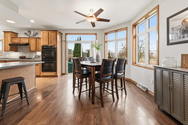 W360N7572 Thomas DRIVE, Oconomowoc, WI 53066
