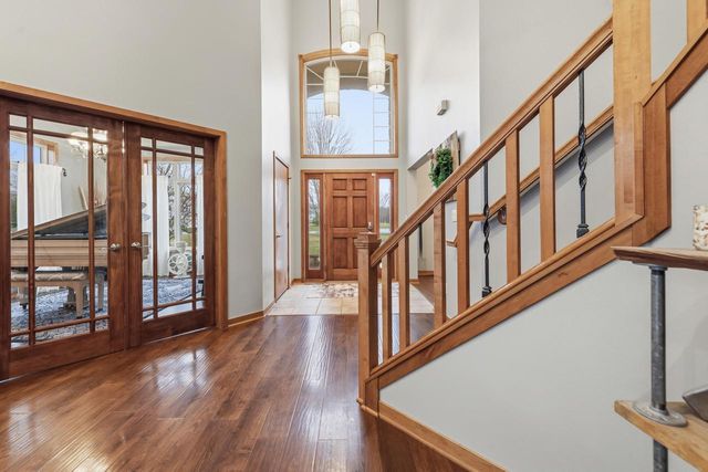 W360N7572 Thomas DRIVE, Oconomowoc, WI 53066