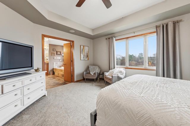 W360N7572 Thomas DRIVE, Oconomowoc, WI 53066