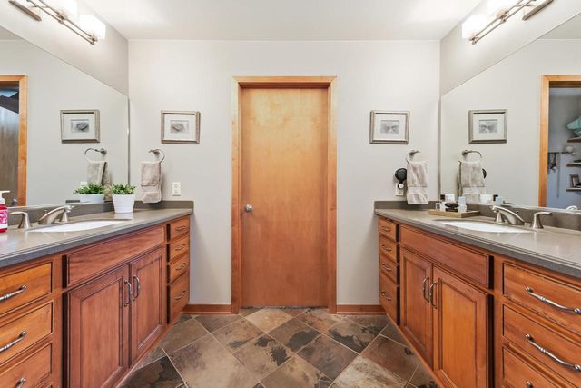W360N7572 Thomas DRIVE, Oconomowoc, WI 53066