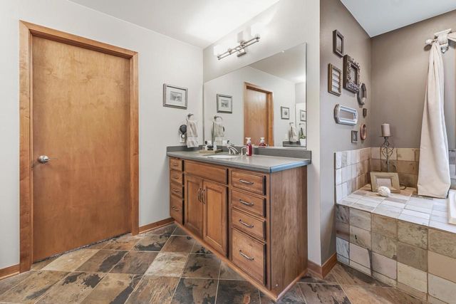 W360N7572 Thomas DRIVE, Oconomowoc, WI 53066