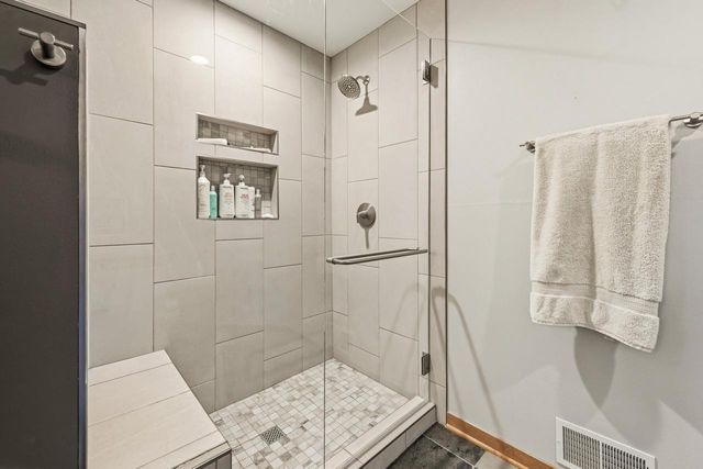 W360N7572 Thomas DRIVE, Oconomowoc, WI 53066