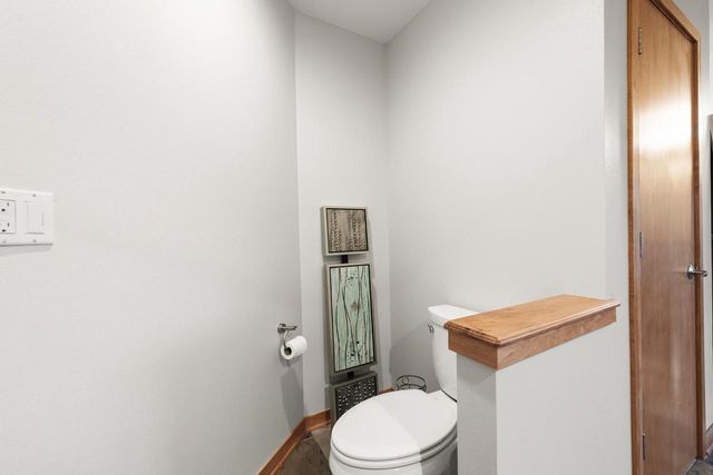 W360N7572 Thomas DRIVE, Oconomowoc, WI 53066
