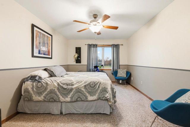 W360N7572 Thomas DRIVE, Oconomowoc, WI 53066