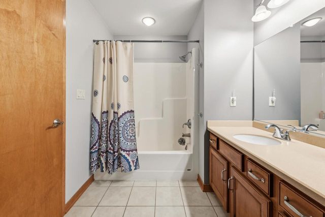 W360N7572 Thomas DRIVE, Oconomowoc, WI 53066