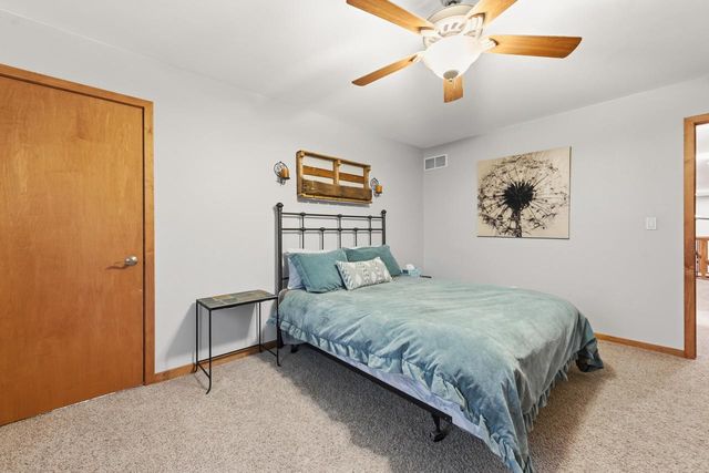 W360N7572 Thomas DRIVE, Oconomowoc, WI 53066