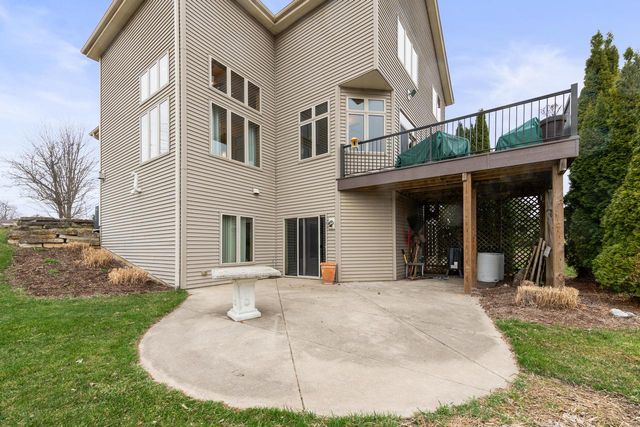 W360N7572 Thomas DRIVE, Oconomowoc, WI 53066