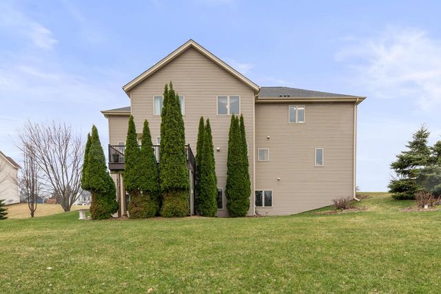 W360N7572 Thomas DRIVE, Oconomowoc, WI 53066
