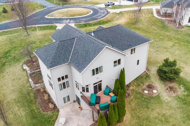 W360N7572 Thomas DRIVE, Oconomowoc, WI 53066