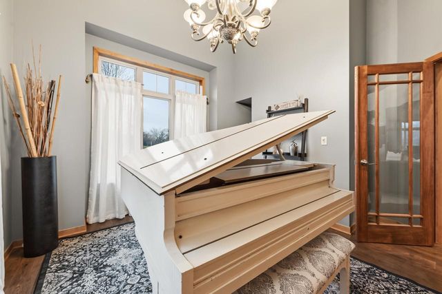 W360N7572 Thomas DRIVE, Oconomowoc, WI 53066
