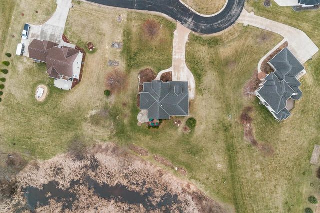 W360N7572 Thomas DRIVE, Oconomowoc, WI 53066