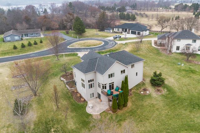 W360N7572 Thomas DRIVE, Oconomowoc, WI 53066