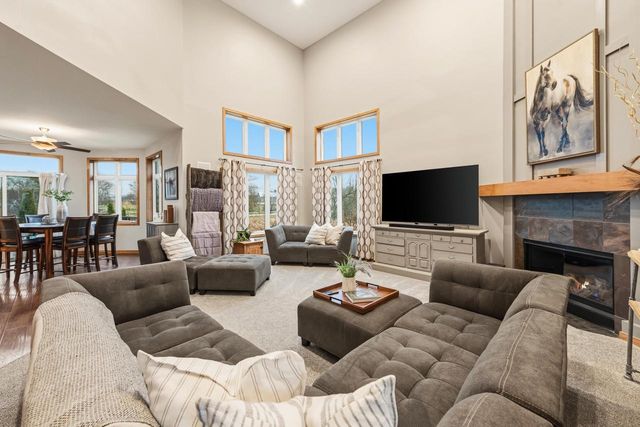 W360N7572 Thomas DRIVE, Oconomowoc, WI 53066