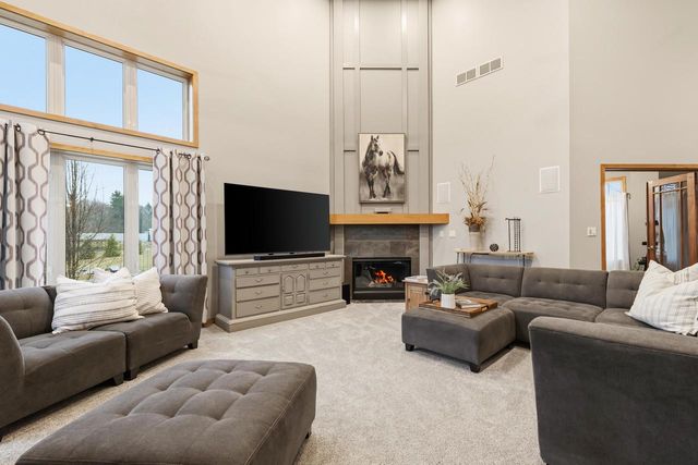 W360N7572 Thomas DRIVE, Oconomowoc, WI 53066