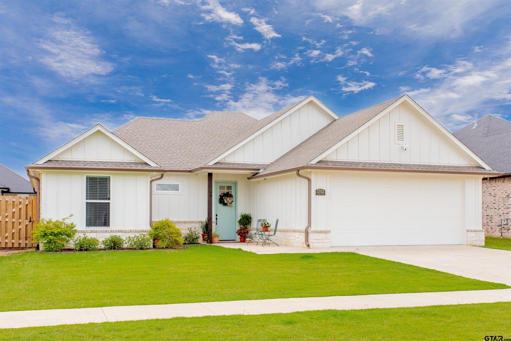 1702 Tres Drive, Whitehouse, TX 75791