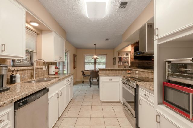 198 Westwood Drive E, Trinity, TX 75862