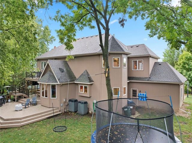 5204 Fox Chase Drive, Lawrence, KS 66049