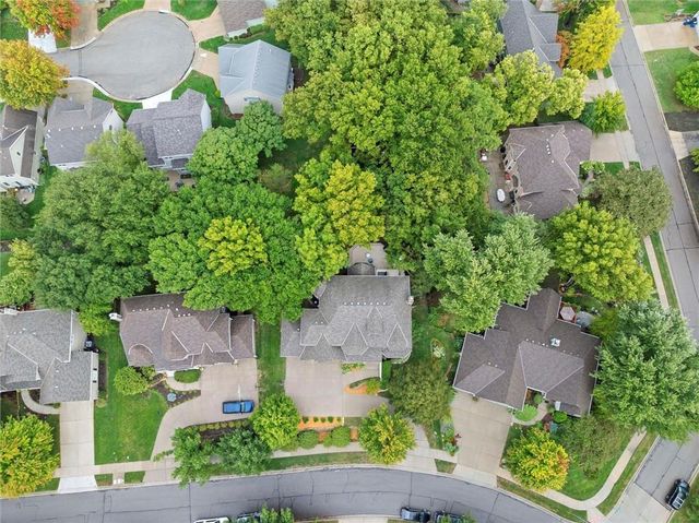 5204 Fox Chase Drive, Lawrence, KS 66049