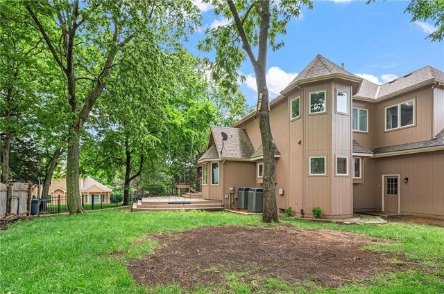 5204 Fox Chase Drive, Lawrence, KS 66049