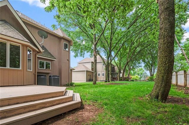 5204 Fox Chase Drive, Lawrence, KS 66049