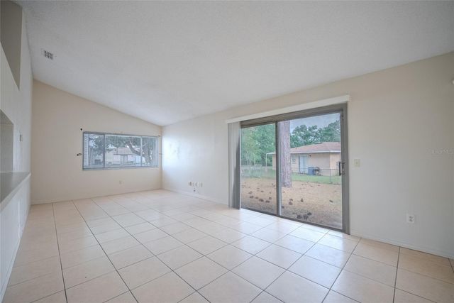 21 SPRING LOOP CIRCLE, Ocala, FL 34472
