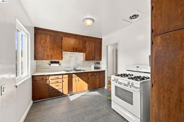 28611 Cole Pl, Hayward, CA 94544
