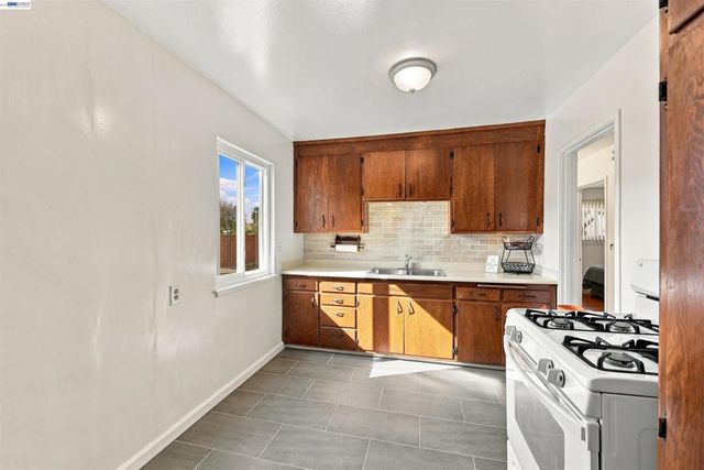 28611 Cole Pl, Hayward, CA 94544