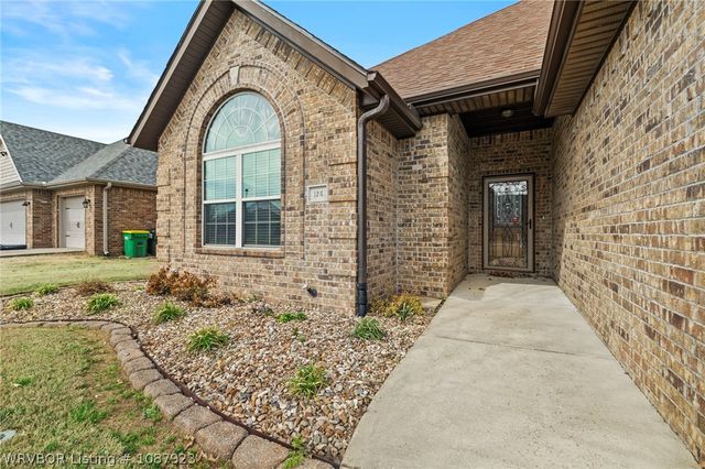 124 Signature Drive, Farmington, AR 72730