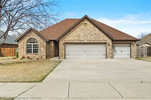 124 Signature Drive, Farmington, AR 72730