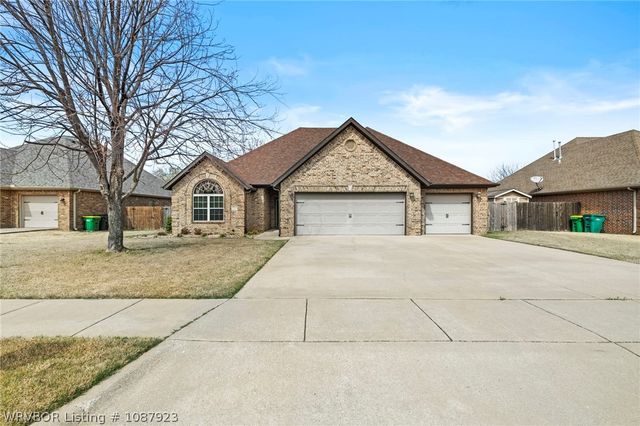 124 Signature Drive, Farmington, AR 72730
