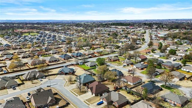 124 Signature Drive, Farmington, AR 72730