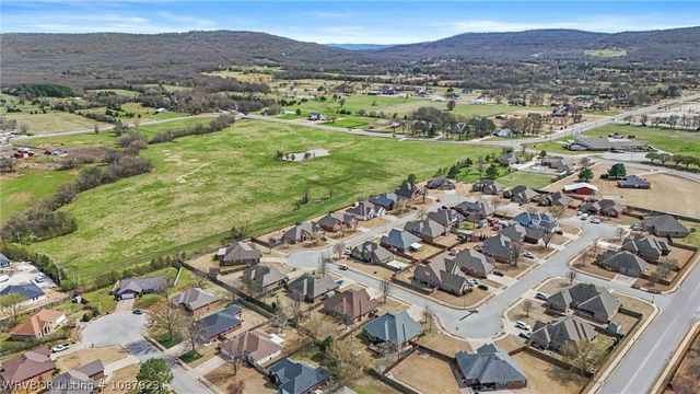 124 Signature Drive, Farmington, AR 72730