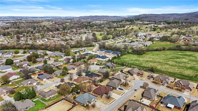 124 Signature Drive, Farmington, AR 72730