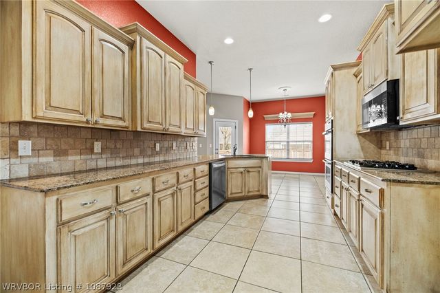 124 Signature Drive, Farmington, AR 72730