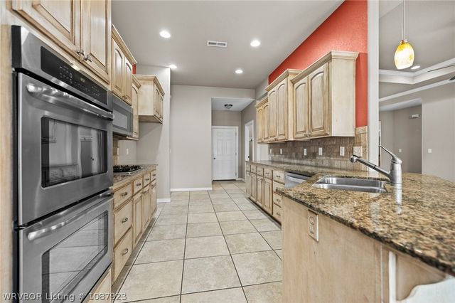 124 Signature Drive, Farmington, AR 72730