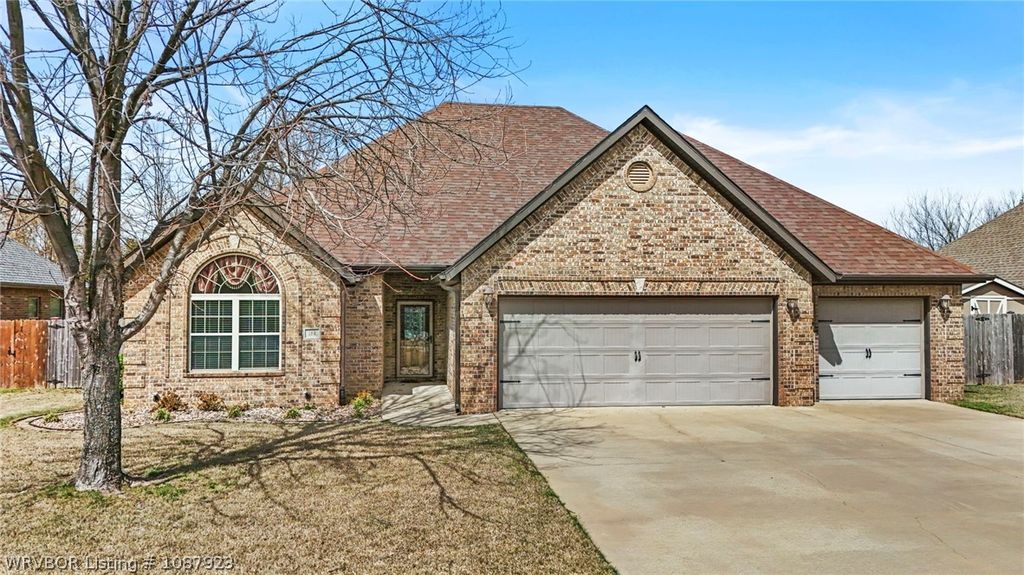 124 Signature Drive, Farmington, AR 72730