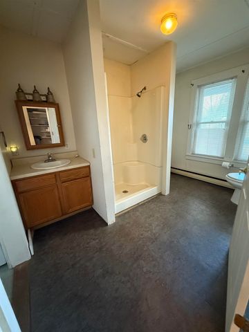 33 Maple Street, Randolph, VT 05060