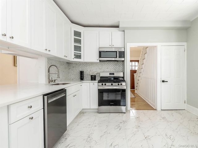 85 Webster Avenue, Port Washington, NY 11050