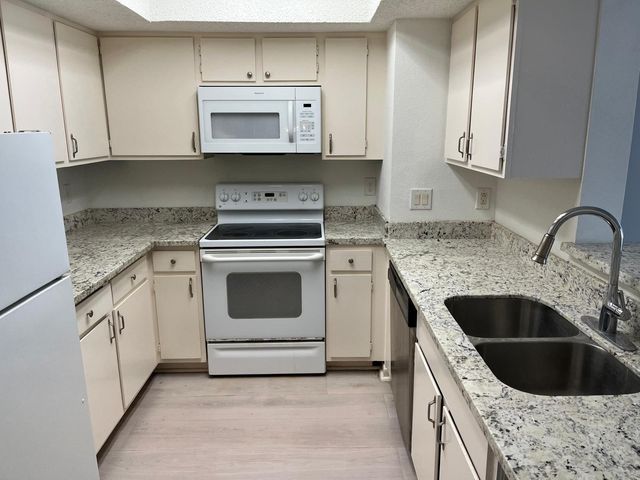 2816 S Bartell Drive 34, Houston, TX 77054