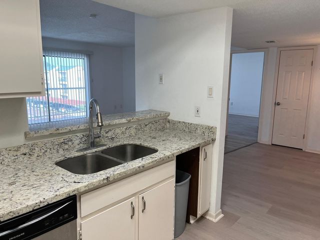 2816 S Bartell Drive 34, Houston, TX 77054