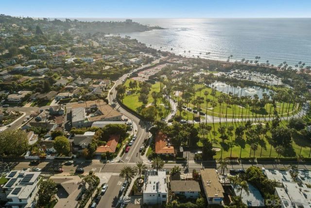 8001 Calle De La Plata, La Jolla, CA 92037
