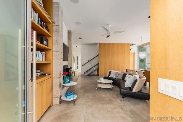 8001 Calle De La Plata, La Jolla, CA 92037