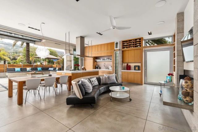 8001 Calle De La Plata, La Jolla, CA 92037