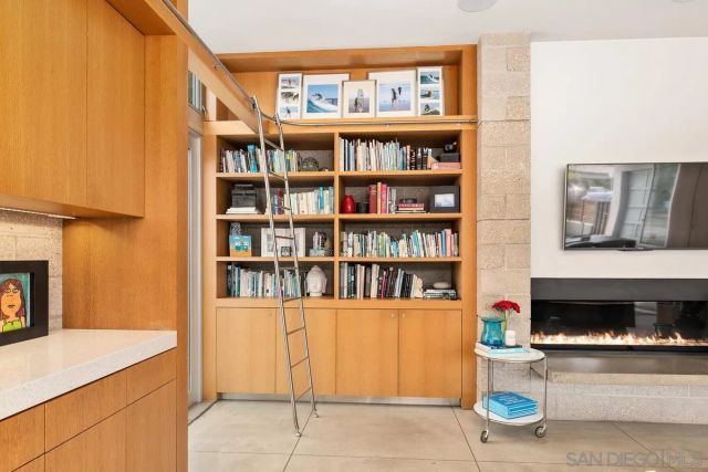 8001 Calle De La Plata, La Jolla, CA 92037