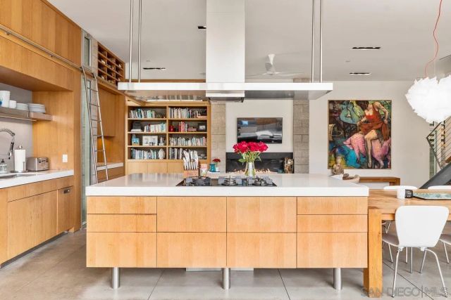 8001 Calle De La Plata, La Jolla, CA 92037